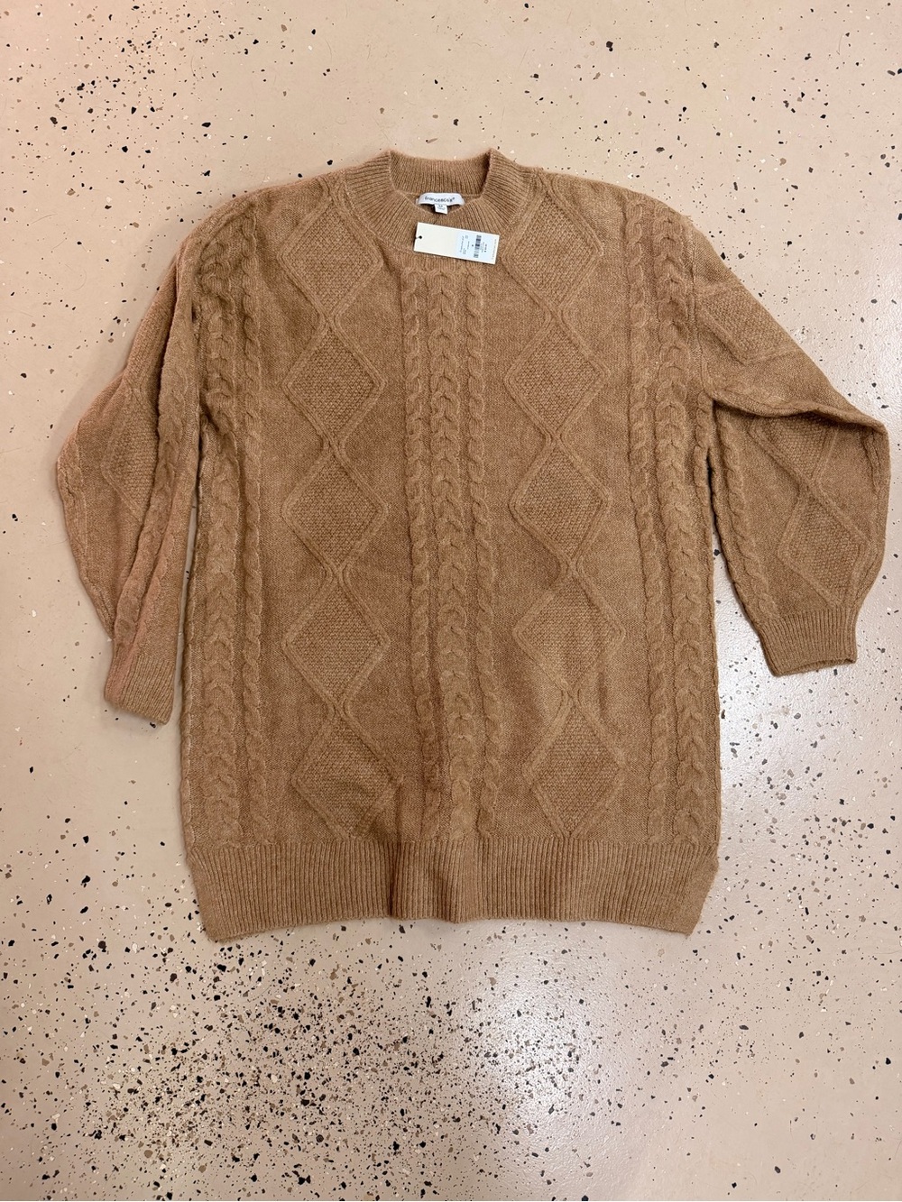 Francescaโs Cozy Cable Knit Women's Sweater - Tan